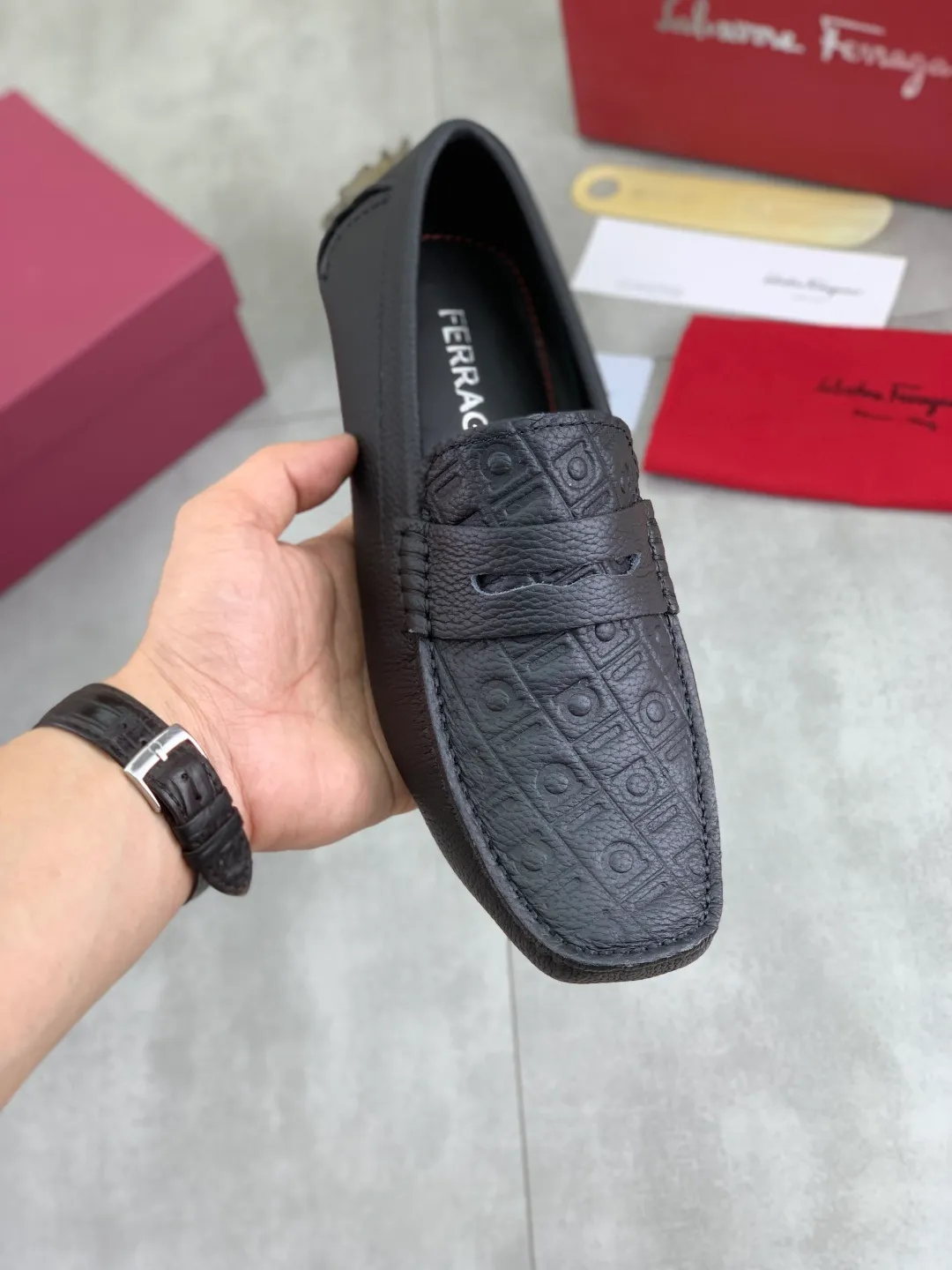 Men's shoes 💰P542 New model, high quality [Ferragamo/Ferragamo] Latest lazy slip-on shoes Original imported calfskin, imported cowhide lining + original luxury metal buckle + original combination outsole Comparison without pressure Code number: 38-45